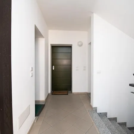 Casa Blu * توسكولانو ماديرنو